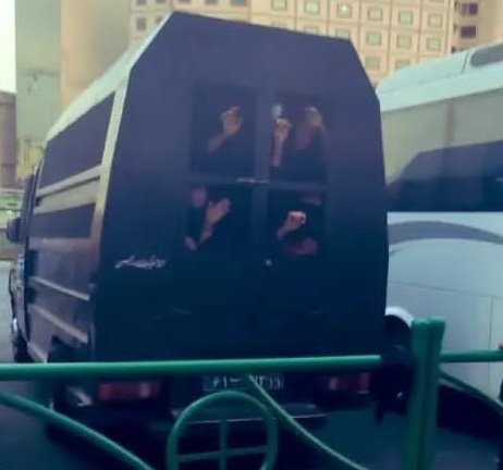 این عکس به تنهایی میتونست دنیا رو تکون بده ولی ما چشم آبی نیستیم #مهسا_امینی