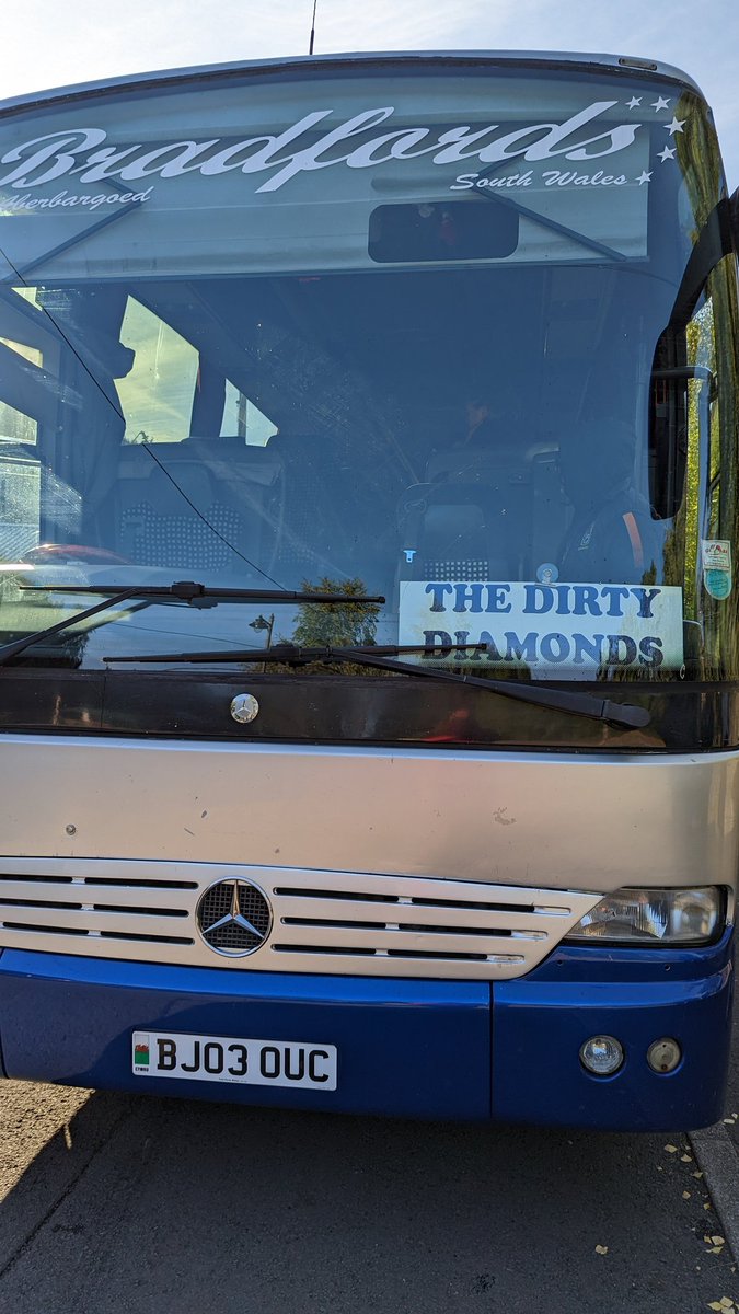 Road trip🖤💛🖤🚌🏉