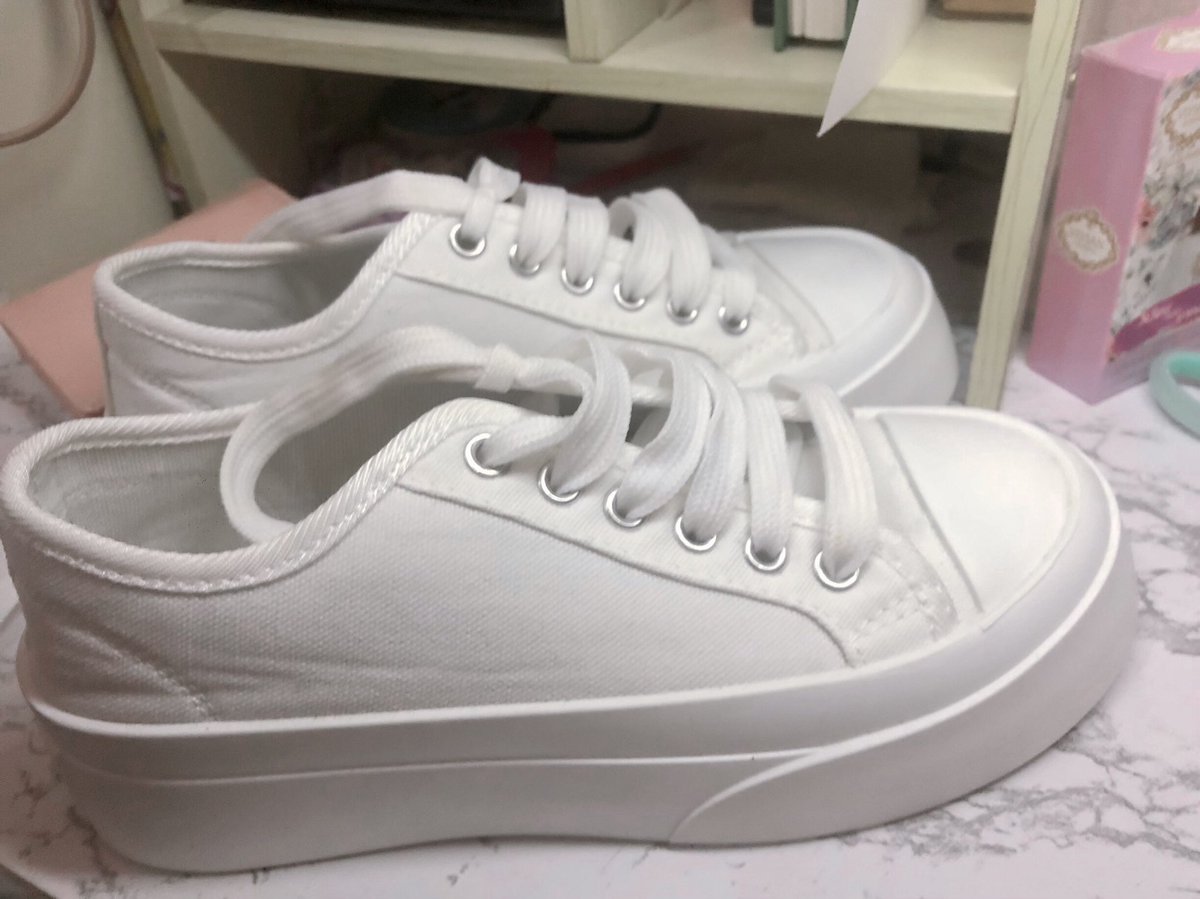 YGchomphuyeom's tweet photo. Size37 ไม่เคยใส่ #ส่งต่อรองเท้าผ้าใบ #ส่งต่อกระเป๋า #เสื้อผ้าสไตล์เกาหลี #เสื้อผ้ามือสองราคาถูก #ส่งต่อรองเท้า https://t.co/UrOAg8U7uH
