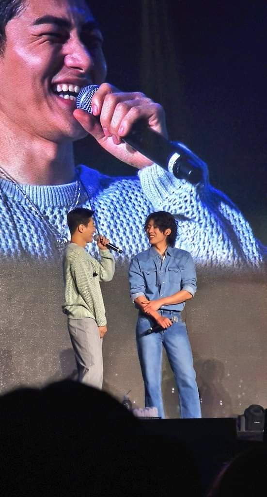 eyyynimyeong's tweet photo. years passed but you're still the reason of my laughter and smile 💛 

MYUNGYEOL 😭

pcto https://t.co/ipZtiD3kR3