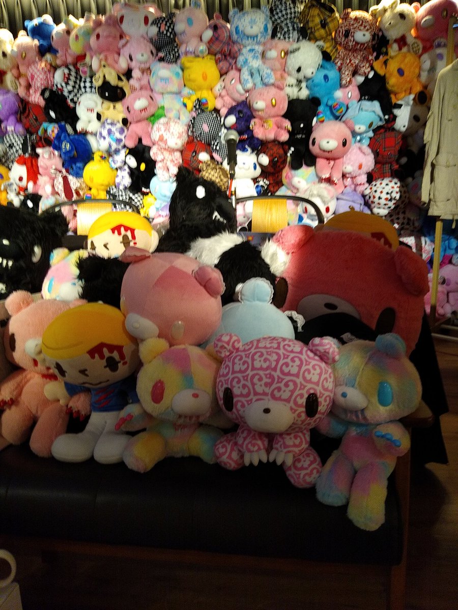 murasakibaka's tweet photo. まさかのまさかで大好きなグル仲間さんからのお誘いで何年か振りのH.T.Zに参加してきた\(^o^)/めっさ楽しかったよー
#HTZ21 https://t.co/j0PFMaCvGL