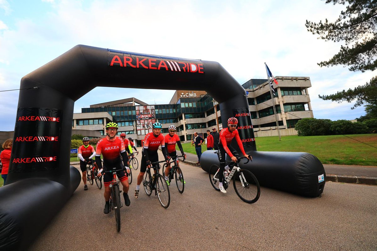 C'est parti pour l'Arkea Ride : 114 kilomètres pour nos 50 collaborateurs accompagnés des team @Arkea_Samsic &amp; @ArkeaProCyclin1 #Commedespro 🚴