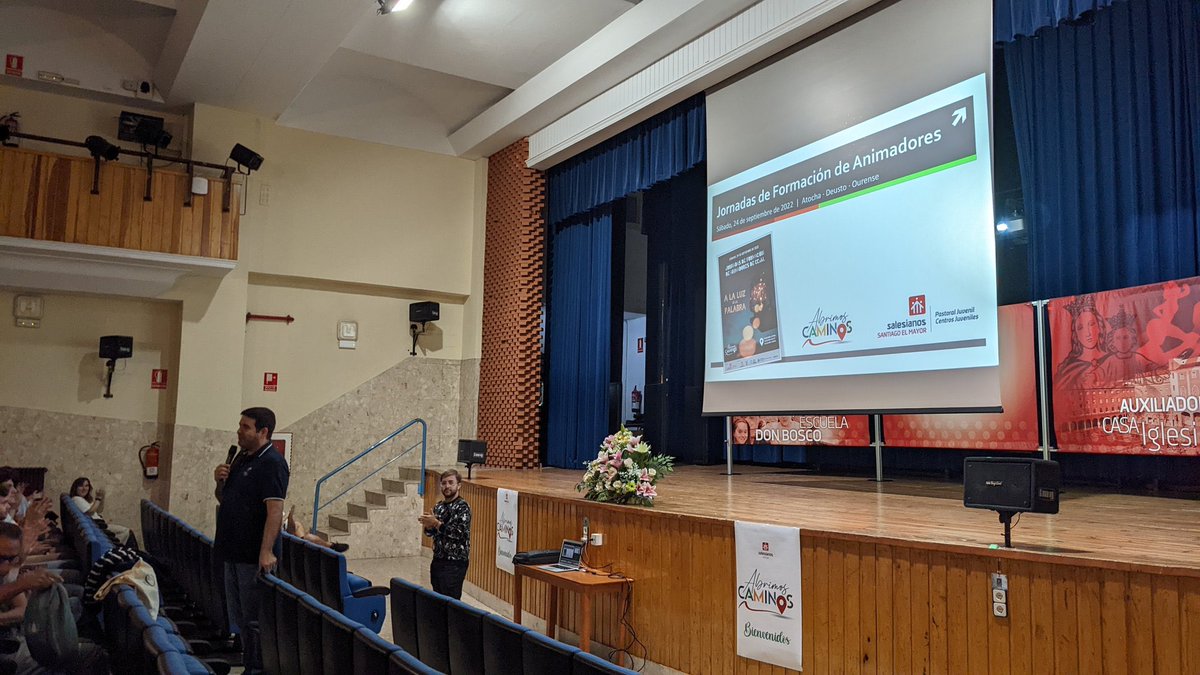 XabiCamino's tweet photo. Ayer pudimos compartir una jornada de formación fantástica en @cjatocha junto a más de 300 animadores de los centros juveniles de @FedValdoco. Gracias a todos por vuestra presencia y compromiso. ¡Feliz curso educativo-pastoral! #AbrimosCaminos https://t.co/8PSBsMnsHz