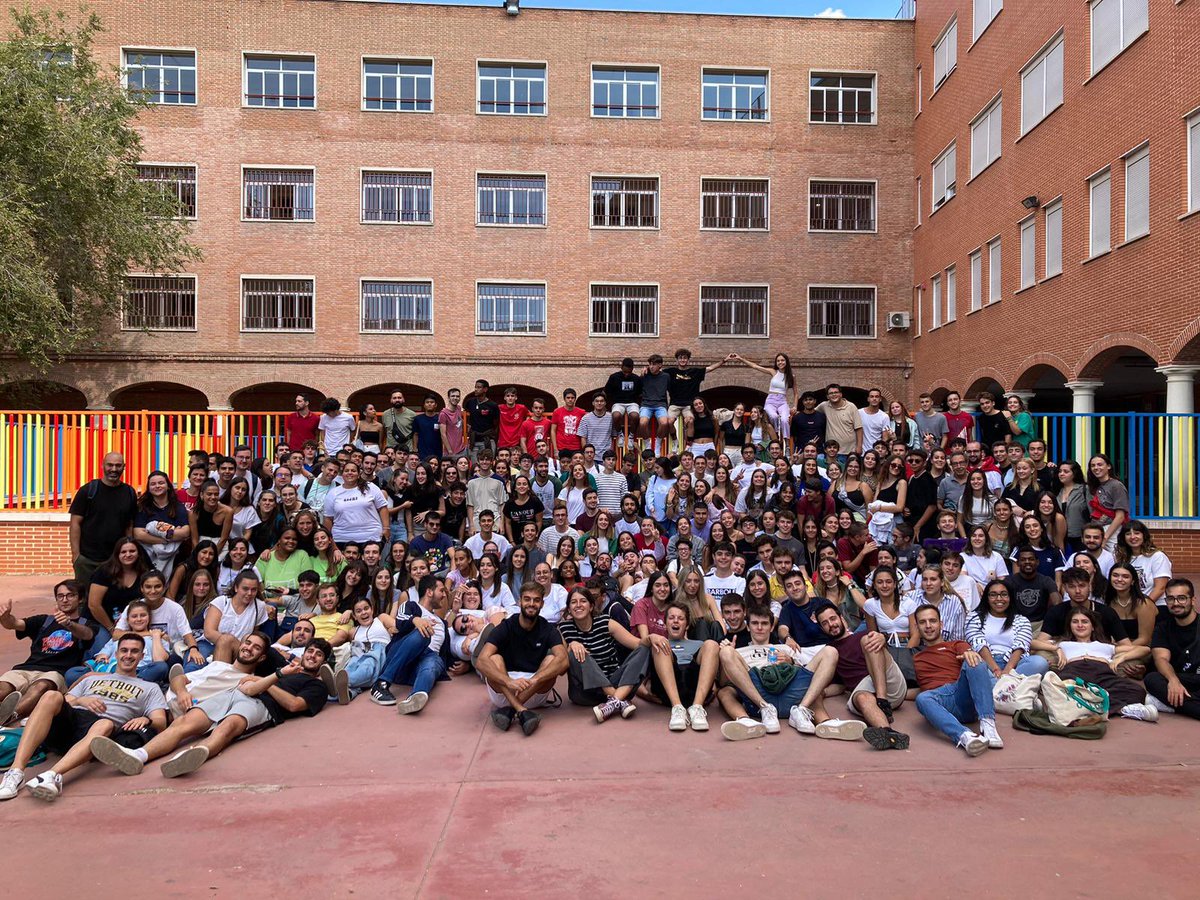 XabiCamino's tweet photo. Ayer pudimos compartir una jornada de formación fantástica en @cjatocha junto a más de 300 animadores de los centros juveniles de @FedValdoco. Gracias a todos por vuestra presencia y compromiso. ¡Feliz curso educativo-pastoral! #AbrimosCaminos https://t.co/8PSBsMnsHz