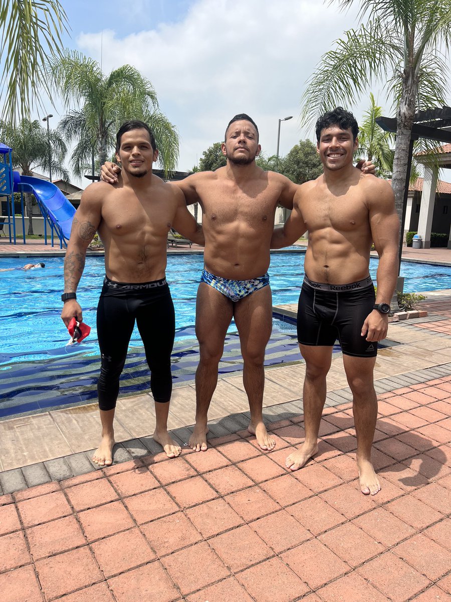 CarlosBoni04's tweet photo. Pool day https://t.co/R1P5dTK8sl
