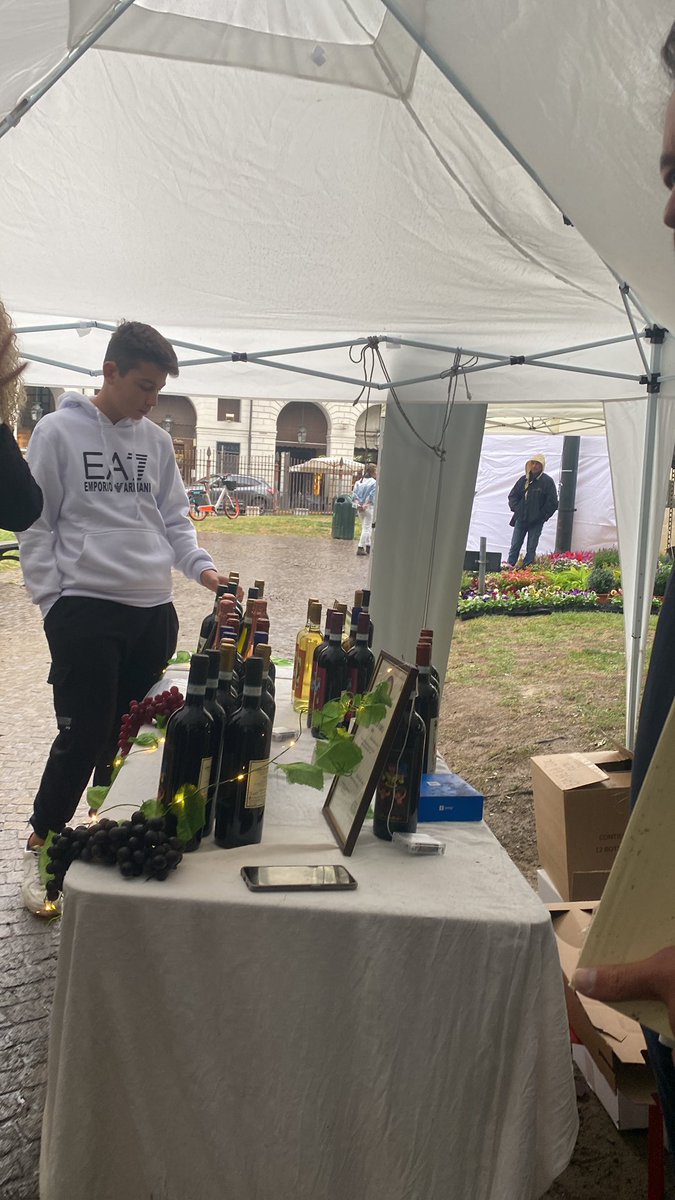 arpenck's tweet photo. 🍷🍷🍷🍇🍇🍇https://t.co/RPRAPE0Fqn🍇🍇🍇🍷🍷🍷 vi aspettiamo oggi in piazza carlo felice #torino 🍷🍷🍷Cin cin a tutti 🍇🍇🍇 @viniguazzotti @SlowFoodItaly #googreen #salonedelgusto2022 https://t.co/G4Mao4pB2z