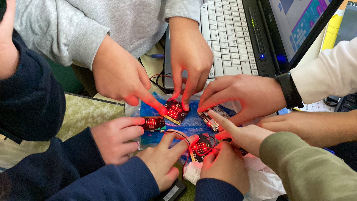 elenavercher's tweet photo. il.lusió MÀXIMA!
explorarem l'ús de @microbit_edu, @makeymakey, @mergeedu #MergeCube, @CoSpaces_Edu, @MicrosoftFlip i @scratch per crear situacions d'aprenentatge MÀGIQUES a l'aula.
ens trobem en un mes!!🪄✨✨✨
@collaclic
@GEGSpain
#GoogleEI
#ESP18 #LON20
#STEAMcat https://t.co/WxK6gUz20S