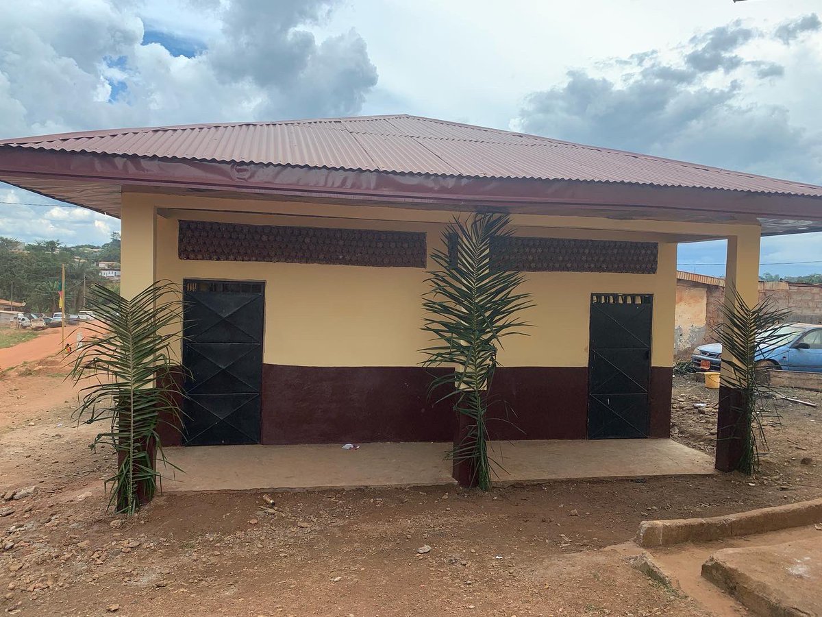 ThinkGreencmr's tweet photo. Our Bottles2Bricks class with beautiful students in it .It took us about 8,000 discarded plastic bottles to build this building. it is the first permanent structure they have since the school was established. 
#bottles2bricks
#BeatPlasticPollution 
#climatechange https://t.co/uR0nTwduvQ