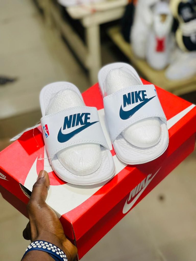 blackson_jasper's tweet photo. Dm for ya favorite sneakers and slides 💜💜💜🥰🙌🙌🙌. https://t.co/qFB7e8avQL