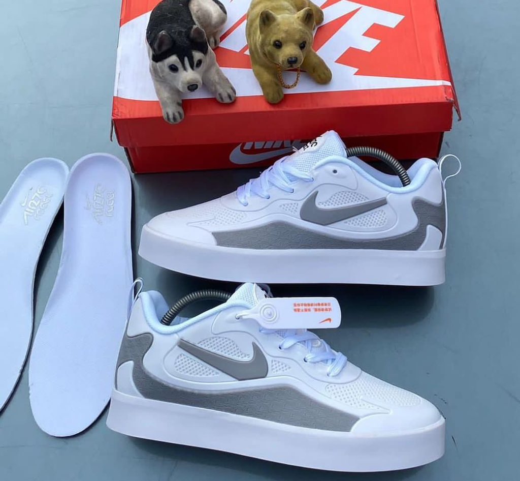 blackson_jasper's tweet photo. Dm for ya favorite sneakers and slides 💜💜💜🥰🙌🙌🙌. https://t.co/qFB7e8avQL