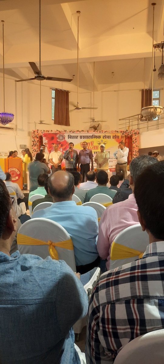 andlibsh's tweet photo. #Biharadministrativeservice organises #durgaPuja milan samaroh at #BASA bhawan today n honored its retired officers n felicitated officers who r promoted to #IAS rank welcomed newly inducted #deputycollector #deputycollectors #BASofficers https://t.co/4TuwtQU247