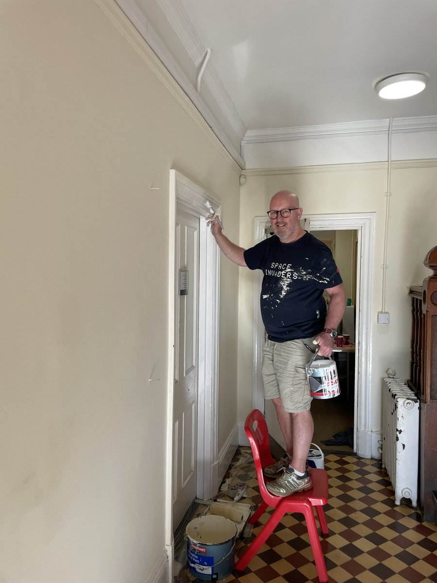 deanoharp's tweet photo. Volunteer painting day @StGeorgesHarpen yesterday, what a productive day we had! Thank you to everyone who turned out, amazing effort. https://t.co/0cDBerq0Tw