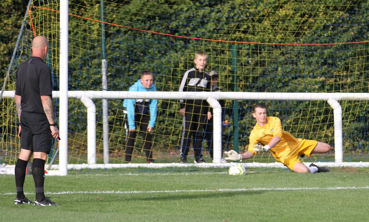 suttsphotos's tweet photo. @KentishFootie @Sutton_Athletic Saved! @dcoxall1 https://t.co/SkVSEO3ghF
