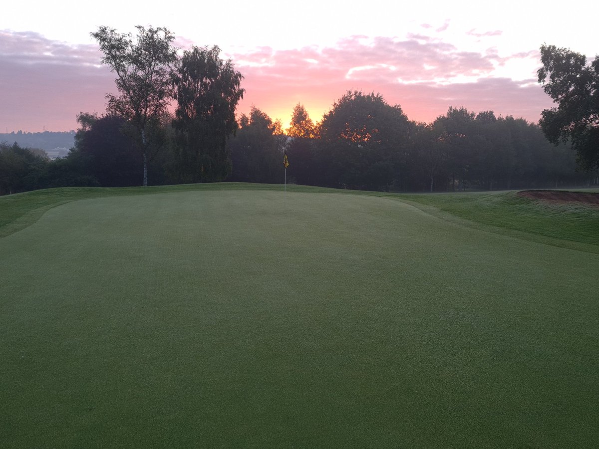 w83mulrooney's tweet photo. Crisp morning today @GolfBarr had to dig out my wolly hat #sunrise π
#greenkeeper #earlymornings #coursesetup https://t.co/Tw7c4VbzI5