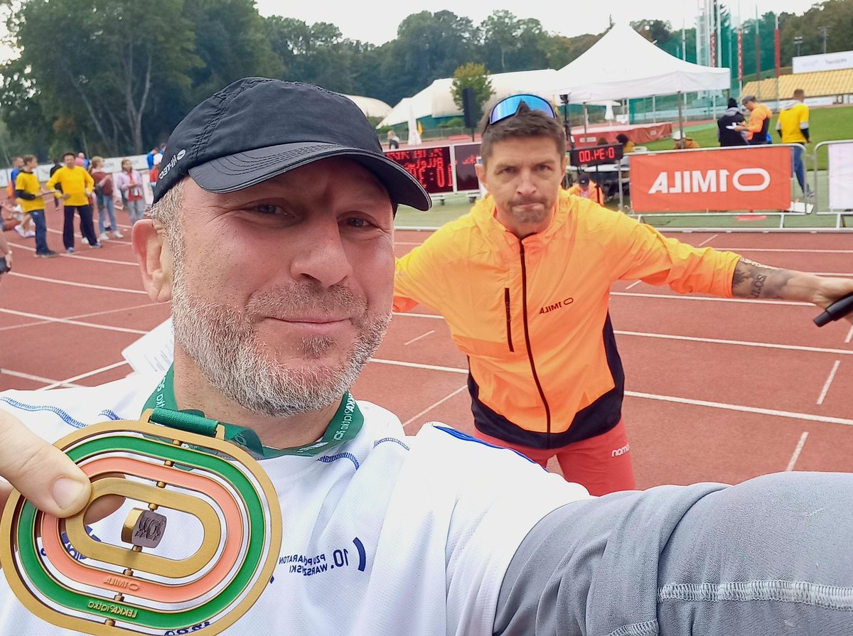 MarioKuchta's tweet photo. Na sportowo w Poznaniu! I to z kim!? Smoku @TSmokowski z @Sportowy_Kanal prowadzi super biegową imprezę warto tu wpadać do 19 00 ja jechałem 250 km :-) #1mila #Poznań #kanalsportowy https://t.co/zhqsiKwn2D