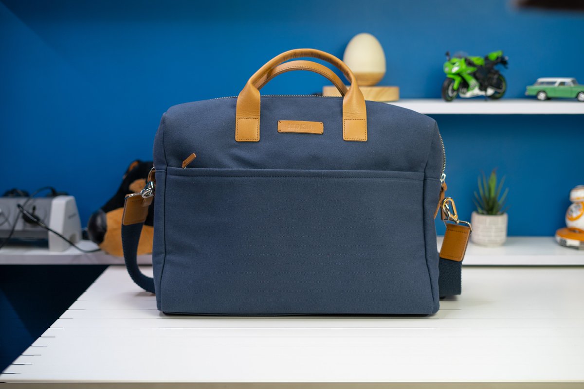 meqafdn's tweet image. Midnight Blue City Compact Fleet Messenger Bag by Dailyobject
 @daily_objects
#dailyobjects #laptopbag #sidebag #messengerbag