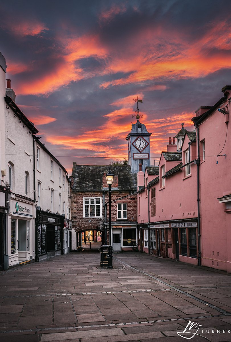 MJTurnerPhoto's tweet photo. Sunrise in the heart of the City of Carlisle this morning, with the Clock Tower of the Old Town Hall seen from St Albans Row.

#CityofCarlisle #Sunrise #StAlbansRow #Cumbria #Carlisle #OldTownHall #ClockTower https://t.co/7D8HSyZlHa
