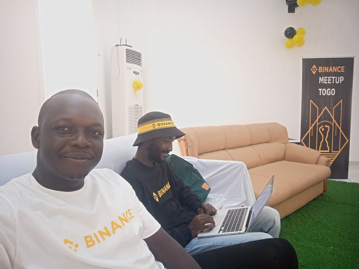 bigonsys's tweet photo. J'étais à Lomé dans le cadre du Binance Meetup tour Afrique. S'était un réel plaisir 🔥🔥
@binanceafrique @AyemouLoic @binance @BinanceAngels @cz_binance
#BinanceMeetup #BinanceMeetupTour #BinanceMeetupTogo https://t.co/uPjxDc348n