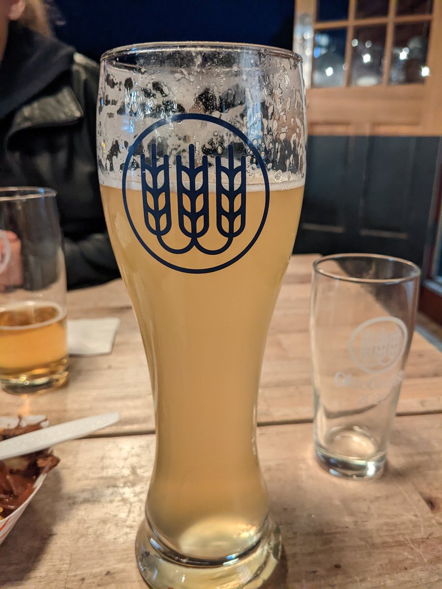 hasblueshoes's tweet photo. Always order the Grodziskie. @SchillingBeer https://t.co/arzZw22Yee