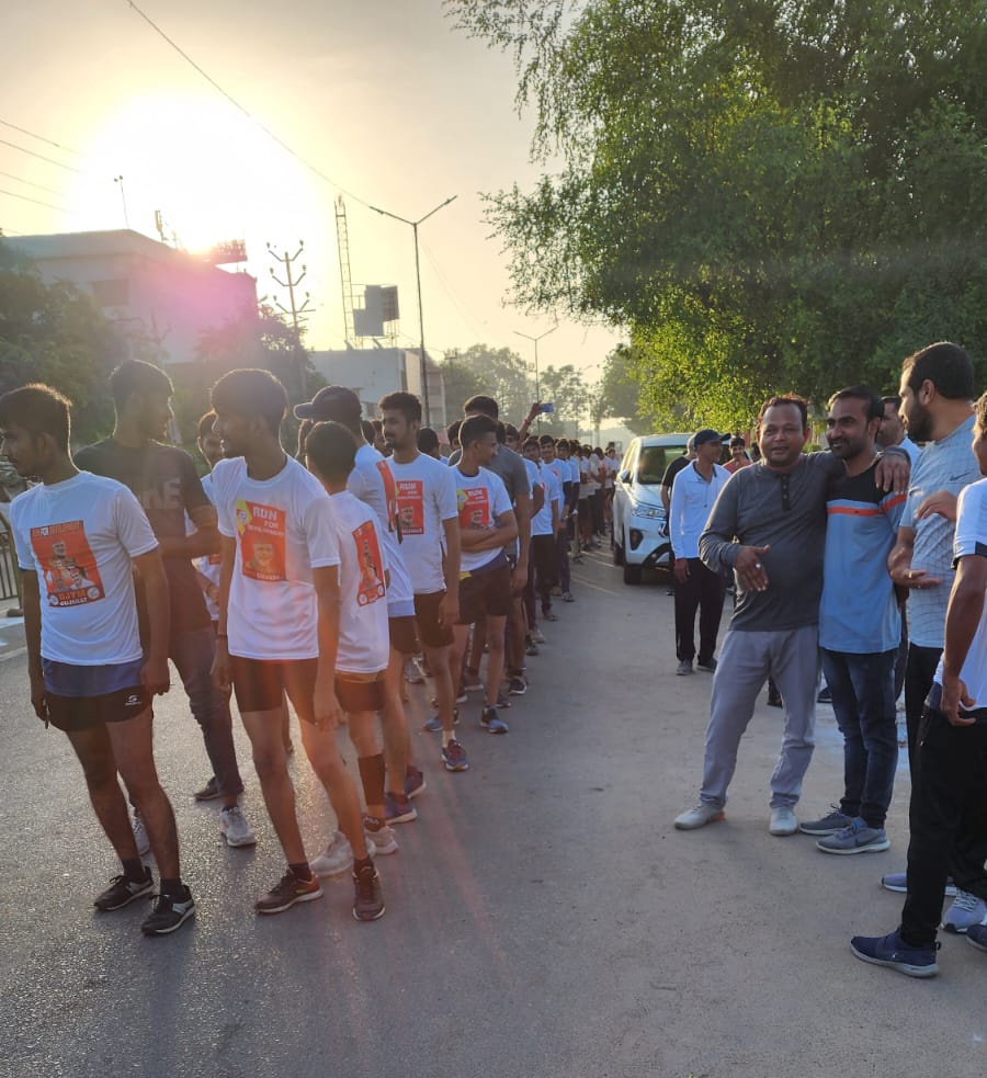 NareshKella4BJP's tweet image. દેશના યશસ્વી વડાપ્રધાન શ્રી @narendramodi જીના જન્મદિવસની ઉજવણીના ભાગરૂપે યોજાયેલ #SevaPakhwada અન્વયે સુરેન્દ્રનગર જિલ્લા યુવા મોરચા દ્વારા આયોજીત #RunForDevelopment દોડમાં સહું યુવા મિત્રો સાથે સહભાગી થવાનો અવસર પ્રાપ્ત થયેલ.
@amitshah @CRPaatil @ratnakar273 @byadavbjp