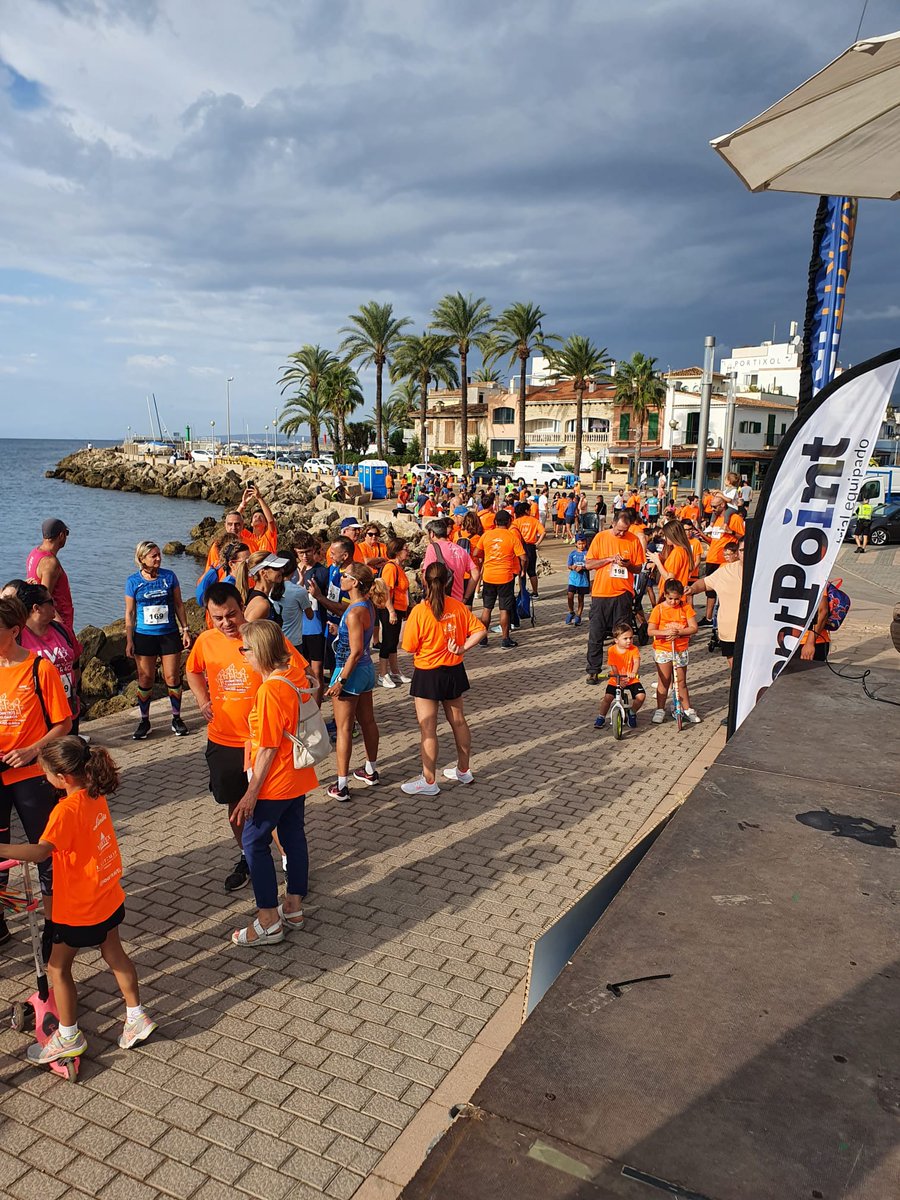 hila's tweet photo. Hoy he dado la salida de la carrera solidaria que organiza Fundación @Respiralia para apoyar su lucha contra la #FibrosisQuística, y que ha reunido a más de 500 participantes. Enhorabuena por vuestro trabajo. https://t.co/BouV4RVEGd