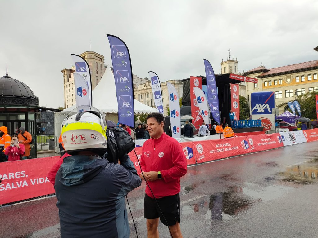 El director general de la Fundación AXA <a href="/JosepAlfonso/">Josep Alfonso</a> atiende a los medios en la carrera #PonleFrenoSantander hoy todos corremos para #salvarvidas