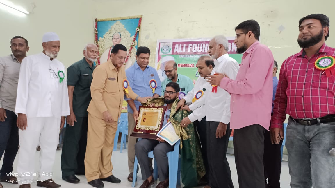 AbidUrduInfo's tweet photo. Mr IFTKHAR AHMED KHAN
#Headmaster #ZPHS #Kagazipura #Koratla Honoured with #BestTeacherAward by #AliFoundation #Koratla.
#BestTeacherAward
@ifteqarak
@khan_ifteqar https://t.co/cUmdz7SUyE