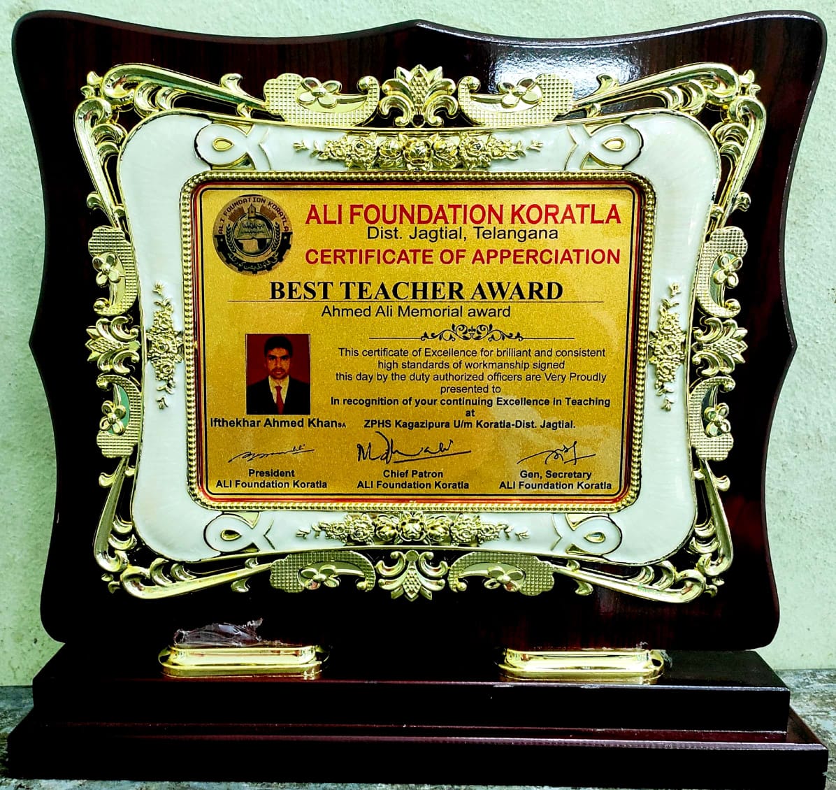 AbidUrduInfo's tweet photo. Mr IFTKHAR AHMED KHAN
#Headmaster #ZPHS #Kagazipura #Koratla Honoured with #BestTeacherAward by #AliFoundation #Koratla.
#BestTeacherAward
@ifteqarak
@khan_ifteqar https://t.co/cUmdz7SUyE