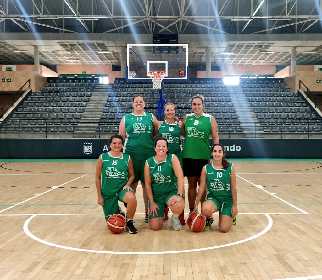 masqueveteranas's tweet photo. Segundo partido:

Lokas (Baeza) Vs. Tortugas (Sevilla)

Mujeres deportistas,divertidas, disfrutonas!!!
#Valorcesto
💙🏀💚 https://t.co/OKNP5PZMOG