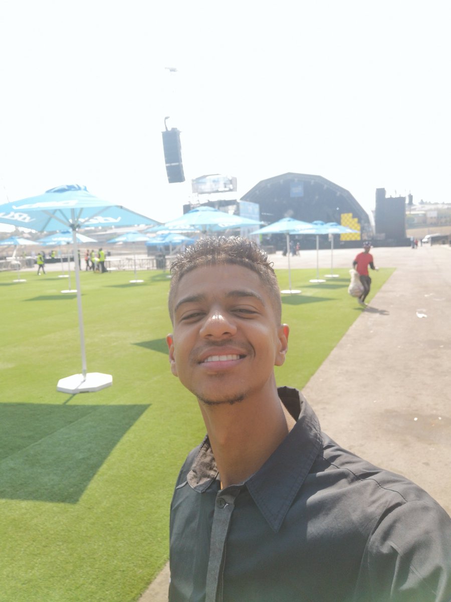 sSLEAZYsBeatZ's tweet photo. #deliciousfest waiting for BabyFace https://t.co/YKu4IoEZZp
