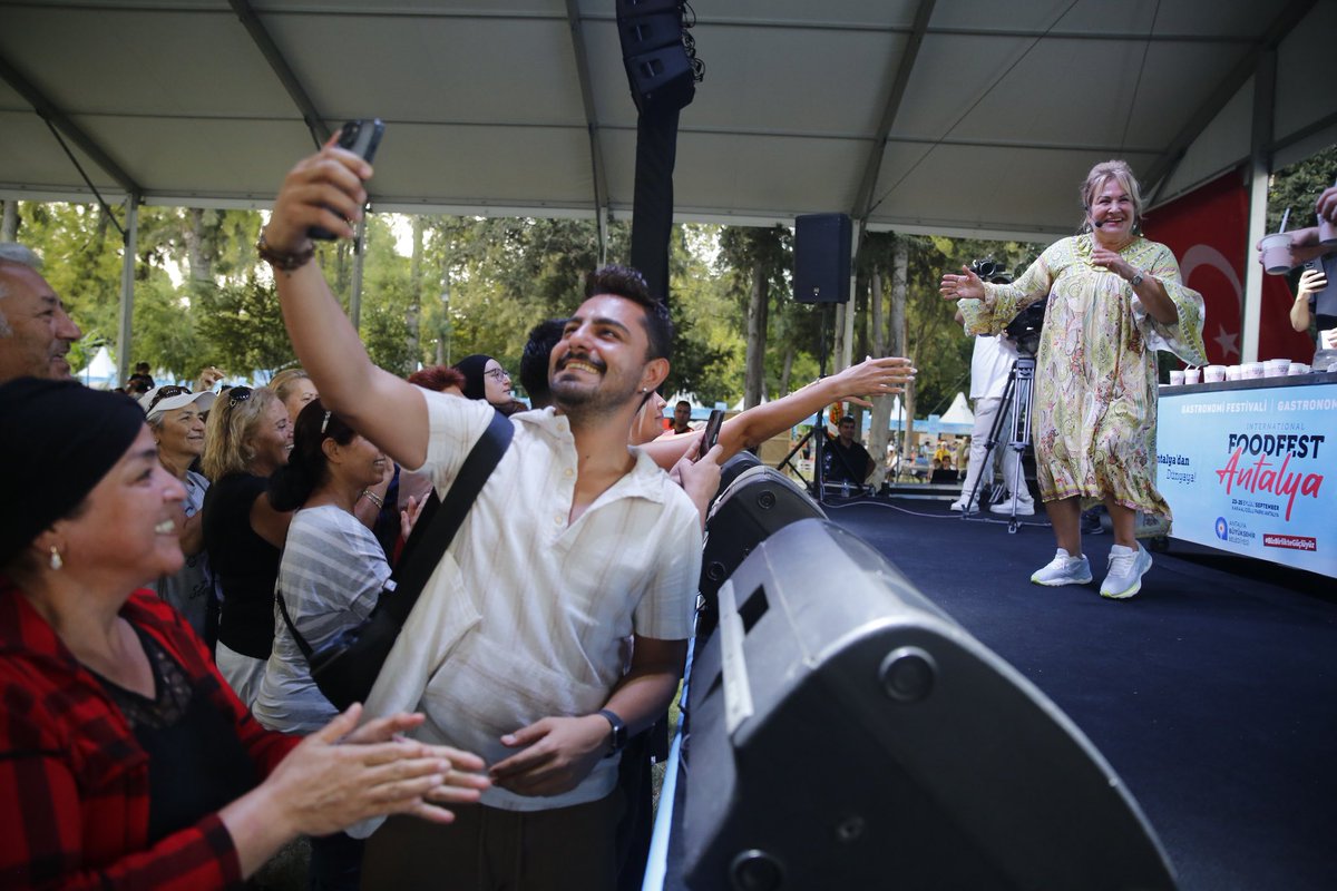 Gastronominin kalbi Antalya’da atıyor

I. Uluslararası #FoodFest Antalya, ünlü ve Michelin yıldızlı şeflerin şovlarına, panellere, söyleşilere ve konserlere ev sahipliği yapıyor.
#AntalyaFarkında