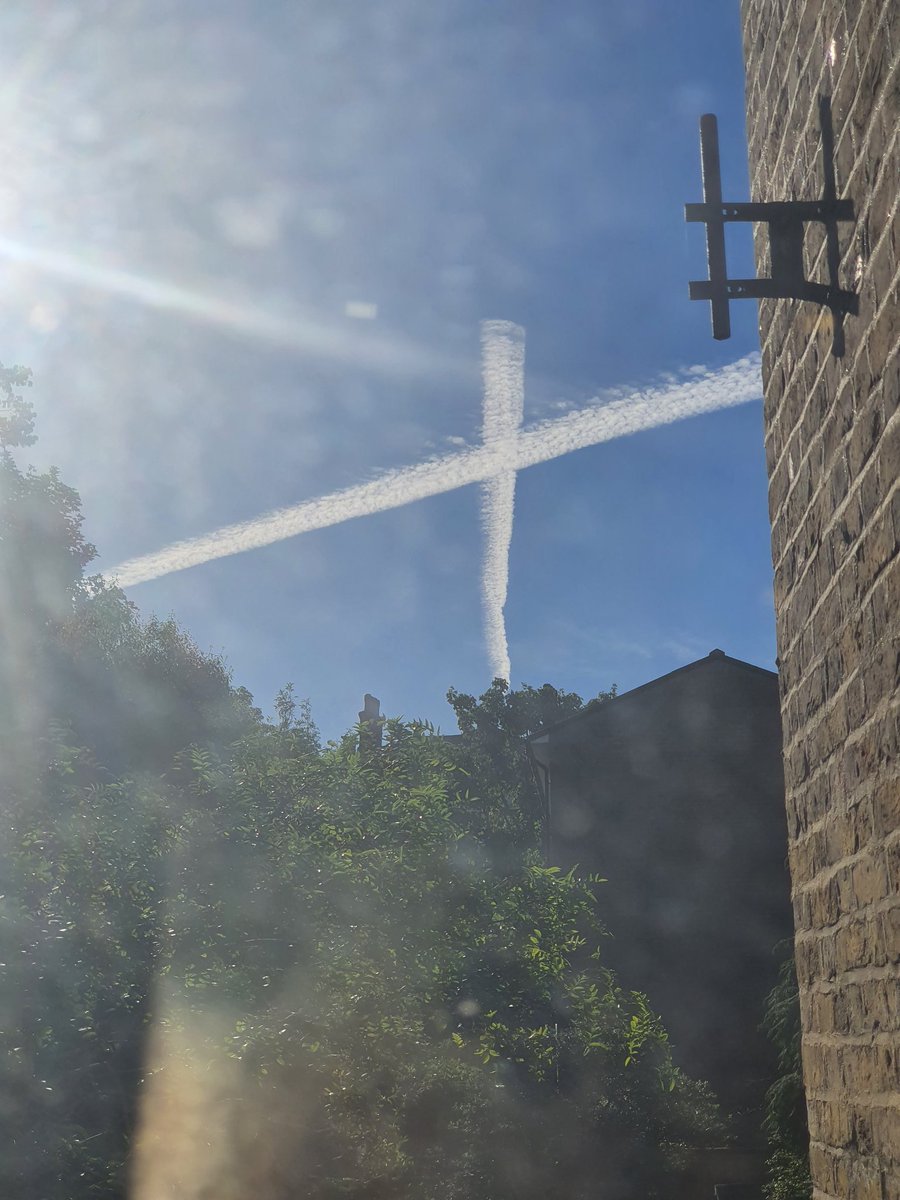 oons1's tweet image. Not sure if this is a sign from God or a big kiss in the sky just now but I do know I need to call the window cleaner....