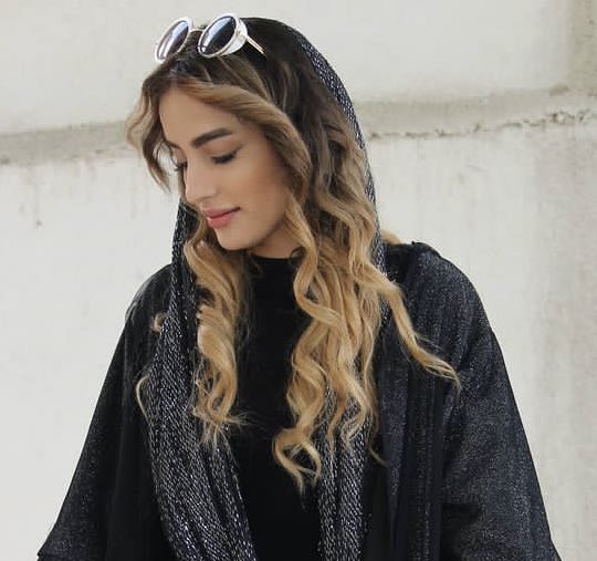 Vous souvenez-vous de la vidéo de cette jeune femme ? #Hadis_Najafi est morte, assassinée par les forces anti-émeutes. Elle a reçu 6 balles. Morte pour la liberté, morte pour l’#Iran. #MahsaAmini