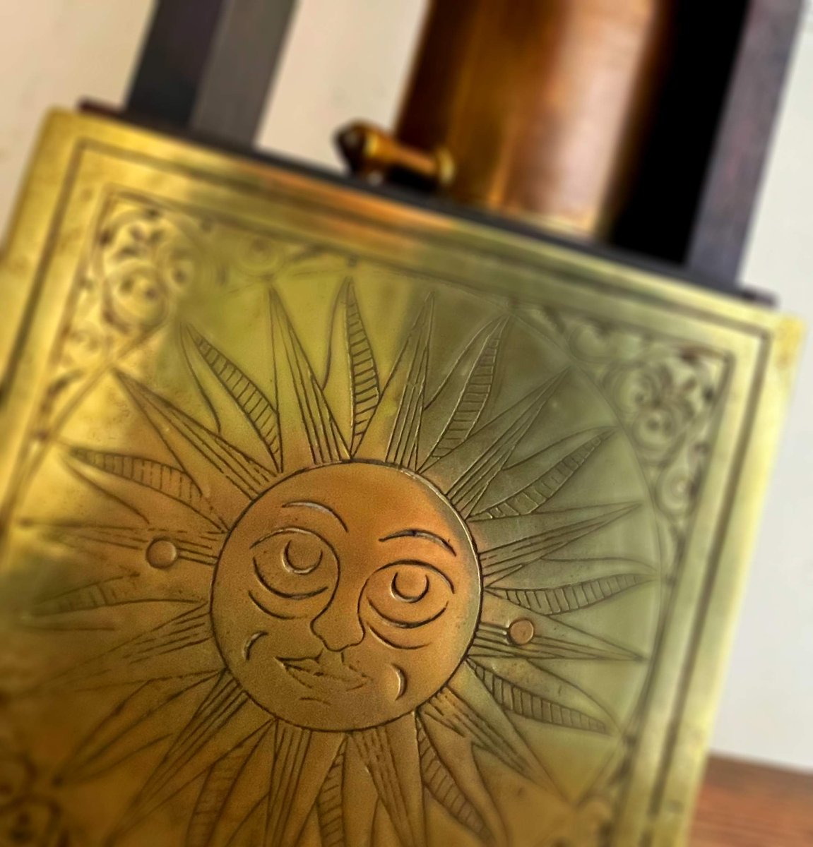 TimekeepingMus's tweet photo. In our stores here @timekepingmus, we have a wide array of clocks, watches and other timepieces including this clepsydra or water clock.
Museum open every Friday 11:00 am- 3:00 pm
#horology #timepieces #visitnotts #ancienthorology #waterclock #clepsydra https://t.co/mmF1sns66r