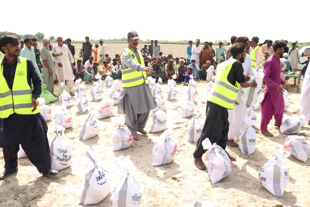 iMShami_'s tweet photo. MSF worked in the Sindh, KP and GB till now for the flood victims and keep doing their work till continuously.                              #MSF_FloodRelief https://t.co/ccY7NFtMr4