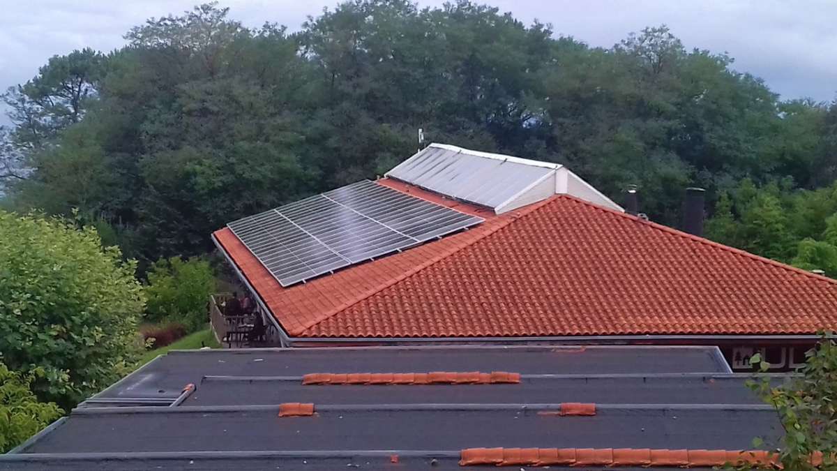urbanklima2050's tweet photo. 💧⚡️✅ #trantsizio energetiko eta klimatikoak #ura-ren eta #energia-ren gaiak jorratu behar ditu.
Beraz, #UrbanKlima-n @uraEJGV eta @EVEuskadi ezin ziren falta. Jarraitu irakurtzen, zer ekintza egiten ari diren jakiteko 👇
#AsteKlima #basquegreendeal https://t.co/mVRKubyeHB