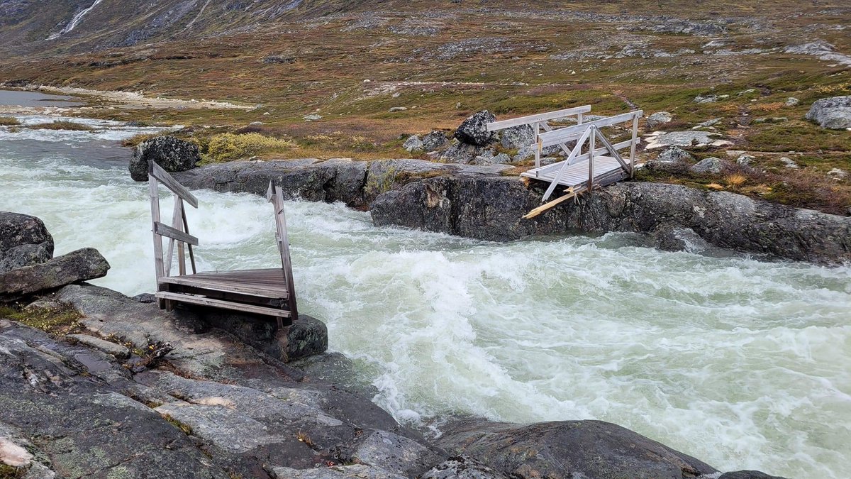 NuukNERO's tweet photo. #Extreme rain has flushed the #bridge at the station away! The river is #uncrossable… Interesting part of the #field #season left… #Crazy #weather. Photos by Claus Stampe Spile, who was on a hike… https://t.co/IOC0VgzaKI