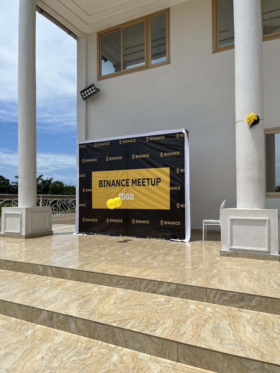 AyemouLoic's tweet photo. Binance Meetup Tour : 2e Destination Togo 🇹🇬
Chaque communauté offre une énergie 🔥 - 🔥
Belle expérience & Belle équipe de travail ✨🎉 @AmehDovi 🎙 @DocteurAngel 🔥 @bigonsys ✊🏾
#BinanceAfrique #BinanceMeetupTogo #BinanceMeetupTour @cz_binance https://t.co/a8kRobjqOn