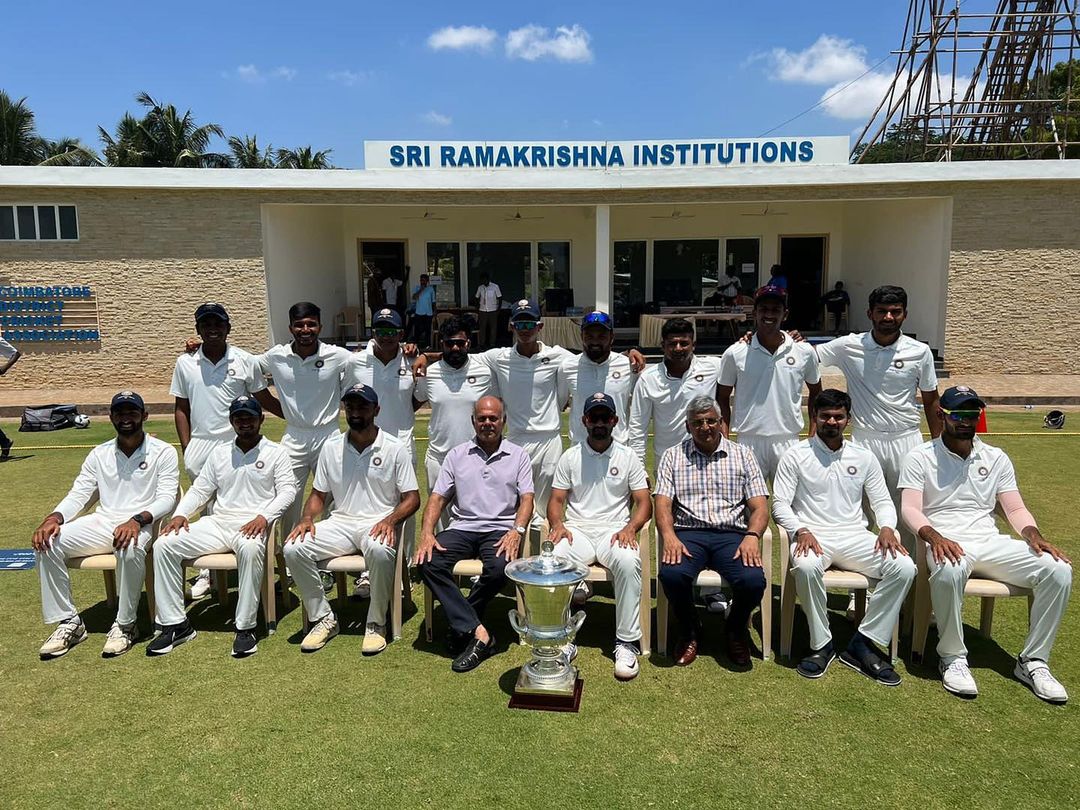 Formahelmets's tweet photo. Your Duleep Trophy Champions โก๏ธ West Zone. Congratulations. ๐
.
#duleeptrophy #westzone #finals #ajinkyarahane #yashasvijaiswal #prithvishaw #chetansakariya #jaydevunadkat #formahelmets #cricket #cricketmerijaan #cricketgears #crickethelmets #helmets #cricketer #cricketshaukeens https://t.co/onjEJsH8aI