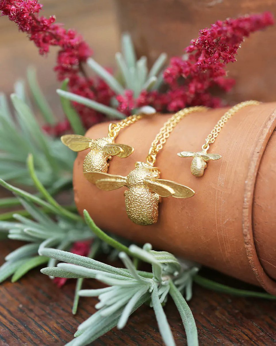 Our Beloved Bumblebee 🐝

Come rain or shine, our bee necklace always brings happiness and a touch of joy to anyone's day. 

Do you have an Alex Monroe piece that makes you feel amazing?

Let us know in the comments below 👇🏽

Discover more: bit.ly/3DP2Rqi