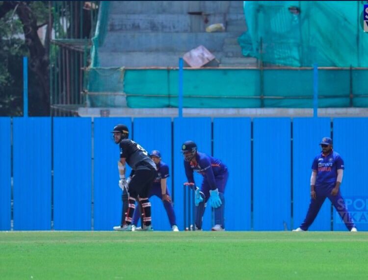 Brought back Rishi Dhawan and got 2 wickets then Using Kuldeep Yadav in Death overs got Hattrick 
Brilliant Captaincy Sanju 🔥

#SanjuSamson #IndAvNzA #MSDhoni #rahane #mankading #Oreo #indians #IndianCricket #DeeptiSharma #ENGWvsINDW #NewZealand #umpire #India #sanju #samson