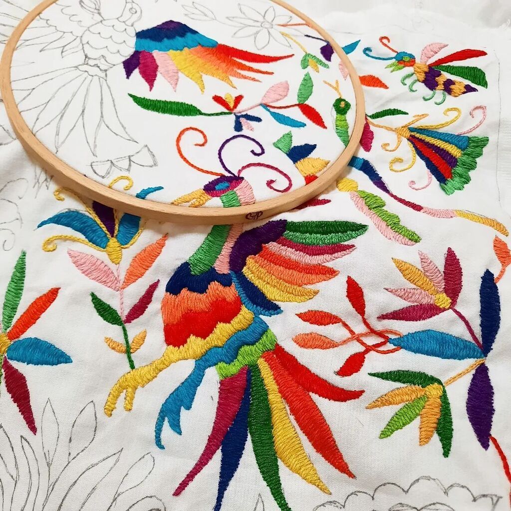 One bird, one snake, one bee, lots of flowers and a bit of the second bird! 😅
.
.
.
.
.
.
#embroidery #handmade #stitchersofinstagram #xstitchersofinstagram #embroideryinstaguild  #menwhostitch #benhybradshawcostello #ilovedmc #dmcthreads #otomi #mex… instagr.am/p/Ci7EFGBtRsj/