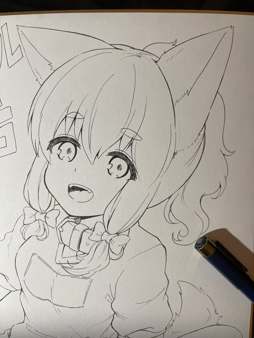 久々に手描きで絵描いてる 