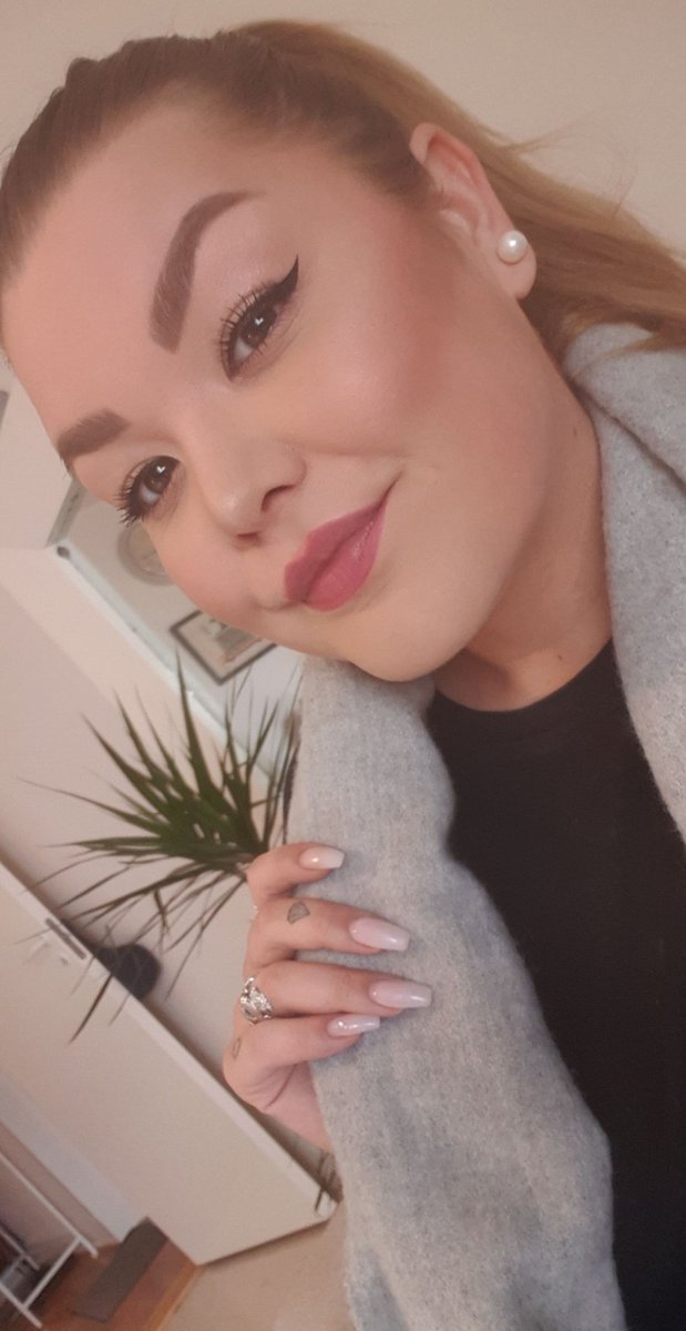 CelinEriksen2's tweet photo. @gudinnenOslo 
Send me lunch bitch👸🏻💸
#findom #paypig #humanatm https://t.co/ClDZu47yEs