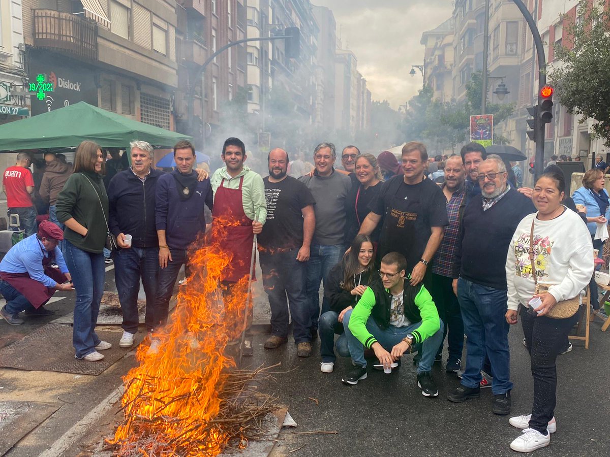 henrylemartinez's tweet photo. Fin de fiestas rodeados de buenos amigos!!!
Así se terminan unos buenos San Mateos. https://t.co/5QnFH94qnM