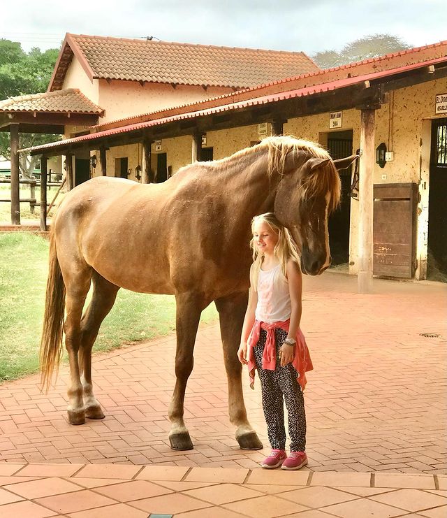 AfricanSafariC2's tweet photo. 📍Pakamisa Game Reserve
Children welcome at Pakamisa lodge! Our horses, cats and dogs become their friends during their stay with us. 😀
.
.
.
#pakamisagamereserve #familyholiday #childrenwelcome #horses #vacationwithhorses #africansafaricollective #weloveanimals https://t.co/avFghB0uSG