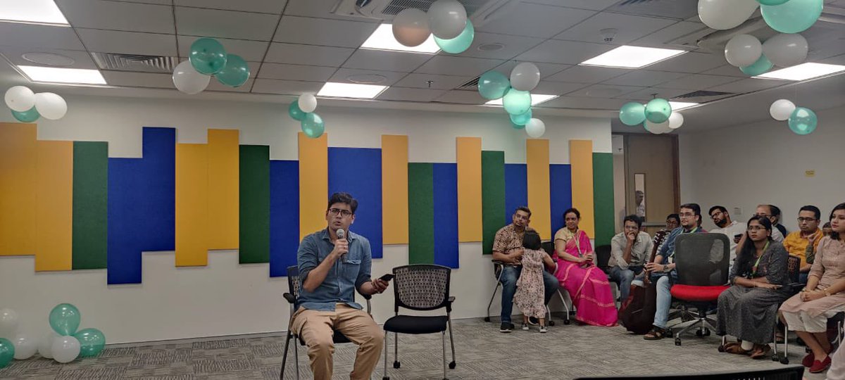 Agvader19's tweet photo. When you get to host and recite at a company event for the upcoming festive season! Such wonderful performances. Thank you @Hyland for the opportunity, second time in a row! #hosting #poetry #hyland #secondtime https://t.co/0eq8gTyGc6
