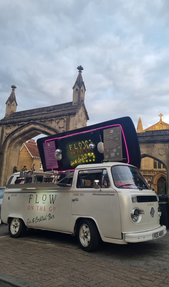 FlowBarsSW's tweet image. After a busy Frome Carnival, Florence heads to Lambridge today for @BathRugbyLadies matches. 
3 in total, starting at 1.45, come &amp;amp; support with us! 💙🖤🤍 #weareBath