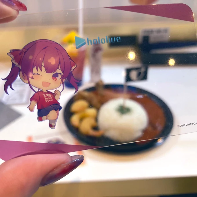 昨日東京おじゃましてて、用事までに時間があったからパセラコラボいってきましたずっとおうた流れてるし、カレーおいちいし、幸せ空間すぎたらぶち私を一味にしてくれてありがとうの気持ちを、ウインナーと一緒に噛み締めてたおなかいっぱいでくんパフェ食べれなかったのだけ心残り 