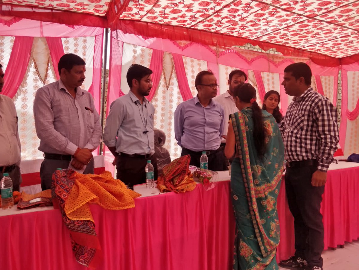 KesharKhan4's tweet photo. Present the CSC and DIGIPAY SAKHI work with Shri Anil Kumar Agrawal (IAS) District Collector ,Dholpur in a Programme.
@ceo_csc @DAY_NRLM 
@DholpurDm @DmDholpur @CSCegov_ @cscrajasthan https://t.co/DDhZJWEqyW